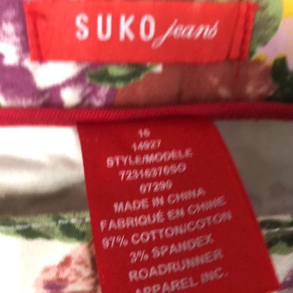 ☀️🌺 Suko Jeans floral cropped jeans NWOT - Picture 4 of 5